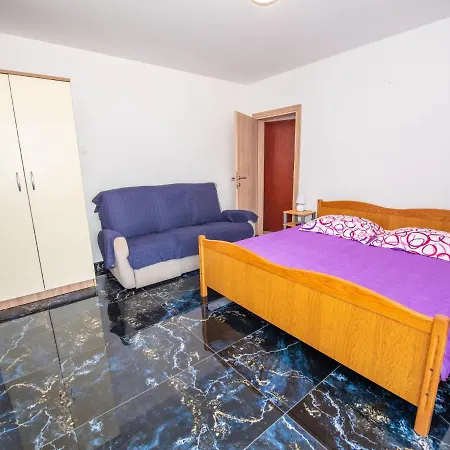 Vinka-5 By Interhome